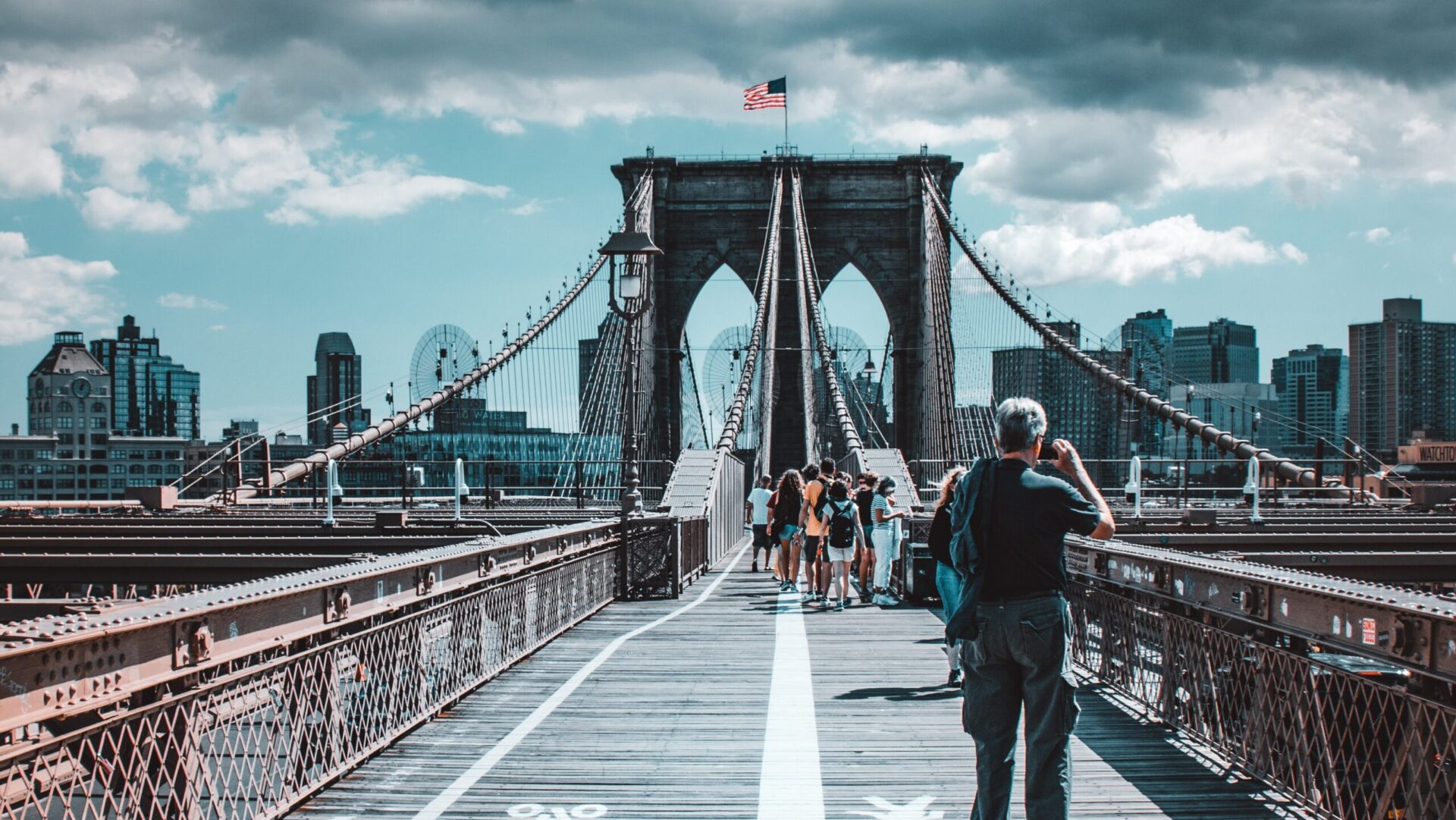 Pourquoi le pont de Brooklyn est-il connu ?